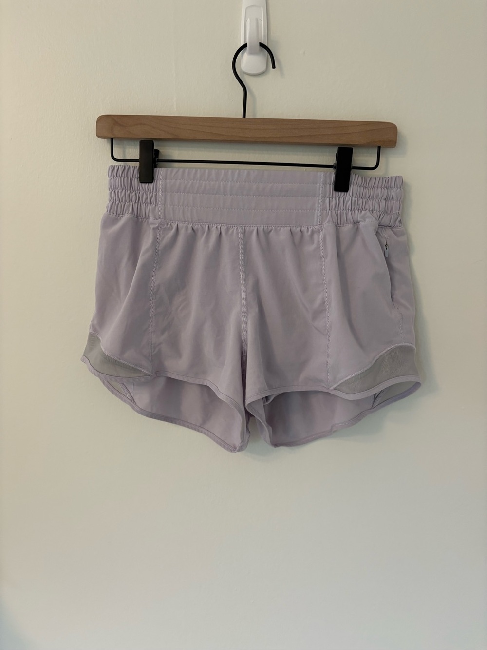 Lululemon lilac hotty hot short size 6